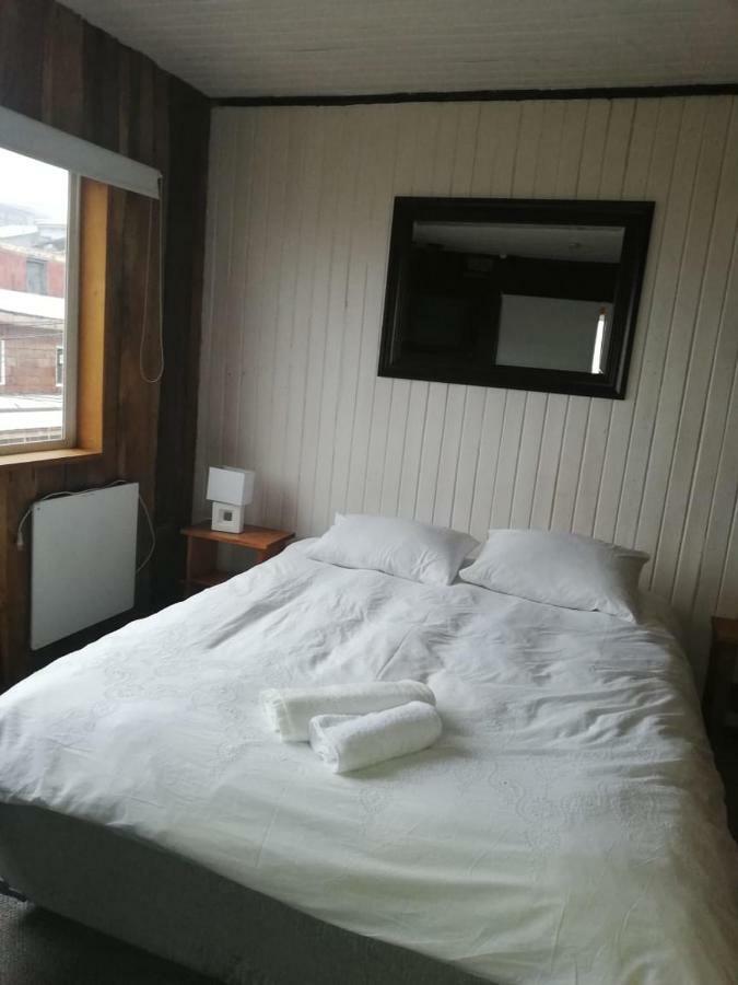 Hostal Plaza Chiloe Castro Dış mekan fotoğraf